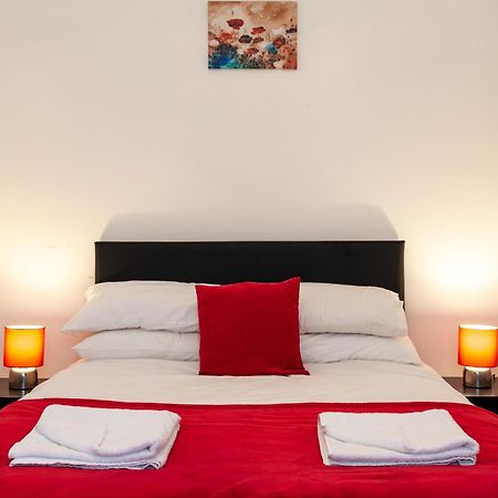 Stay Comfortable-City Centre Location- Sleeps Up To 9 Stoke-on-Trent Eksteriør bilde