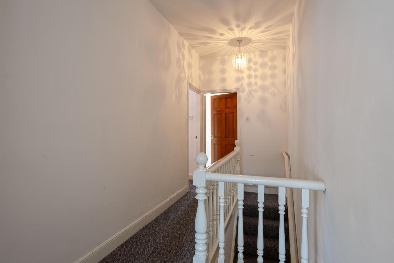 Stay Comfortable-City Centre Location- Sleeps Up To 9 Stoke-on-Trent Eksteriør bilde