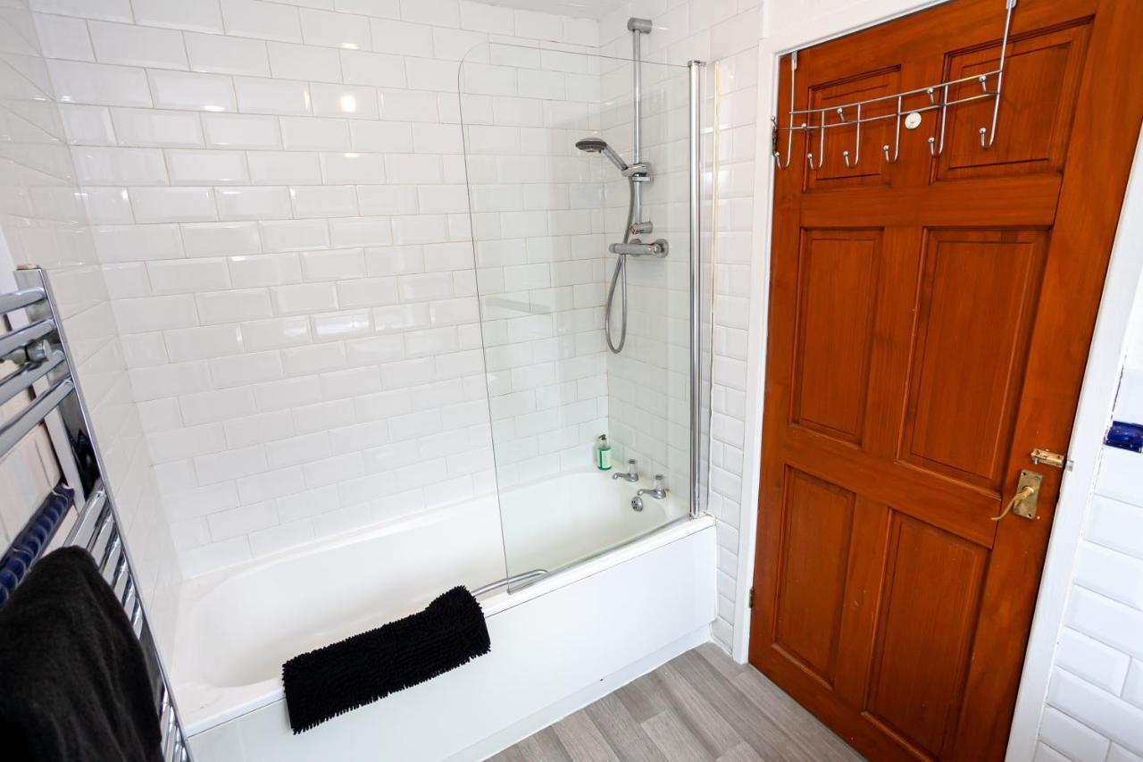 Stay Comfortable-City Centre Location- Sleeps Up To 9 Stoke-on-Trent Eksteriør bilde