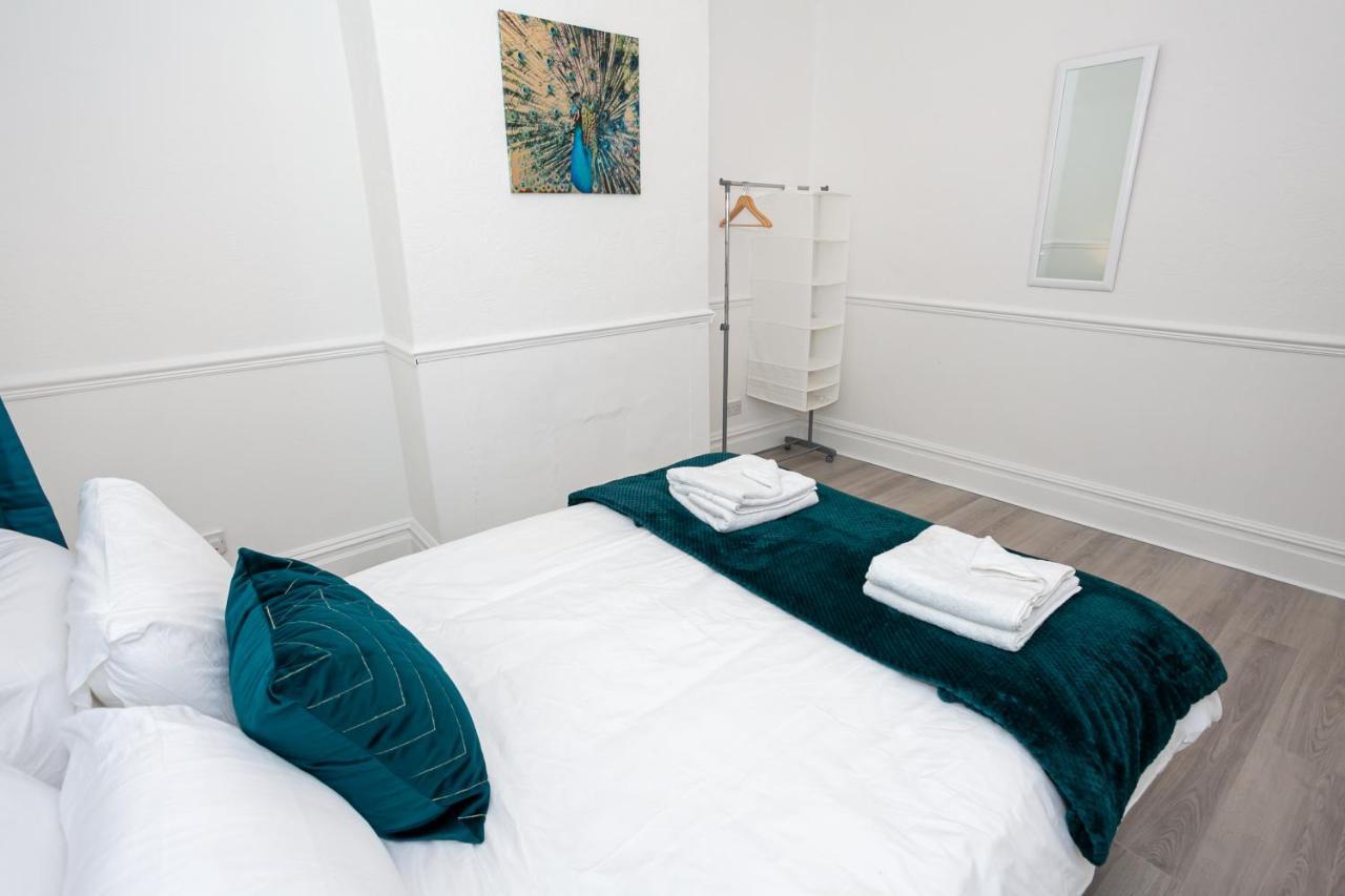 Stay Comfortable-City Centre Location- Sleeps Up To 9 Stoke-on-Trent Eksteriør bilde