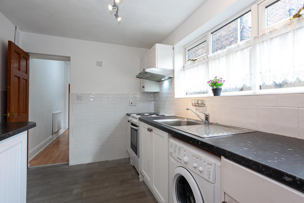 Stay Comfortable-City Centre Location- Sleeps Up To 9 Stoke-on-Trent Eksteriør bilde