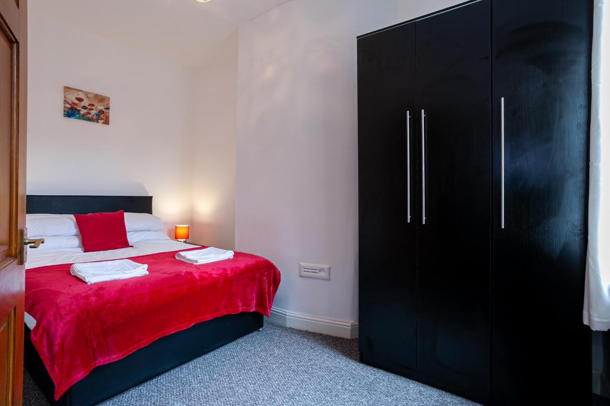 Stay Comfortable-City Centre Location- Sleeps Up To 9 Stoke-on-Trent Eksteriør bilde